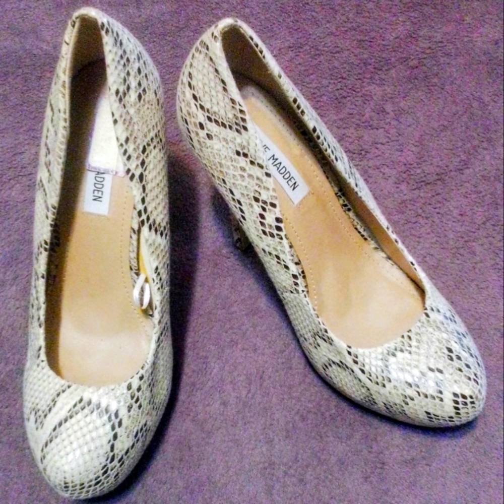 New Steve Madden SEXY SNAKESKIN heels